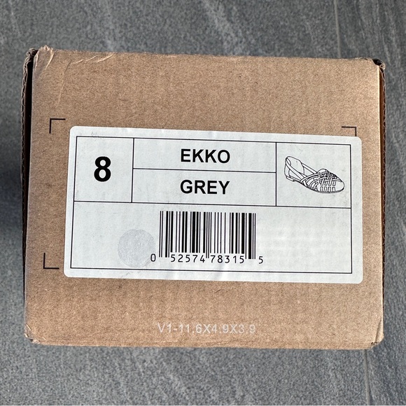 NIB Journee Collection Ekko Woven Flats Vegan Leather Size 8 Tan Beige Sandals - Picture 10 of 11